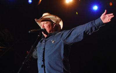 Tracy Lawrence Actually Shot His Christmas Album Cover in July